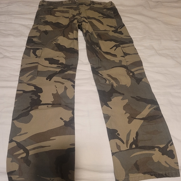 Boys Wrangler camo cargo pants - Picture 5 of 5